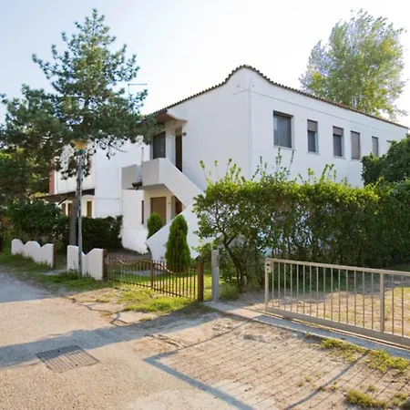 Relax In Our Flat With Garden By The Apartment Rosolina Mare