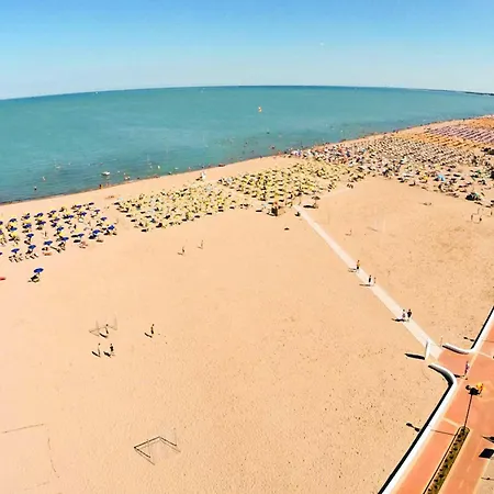 Relax In Our Flat By The Beach *